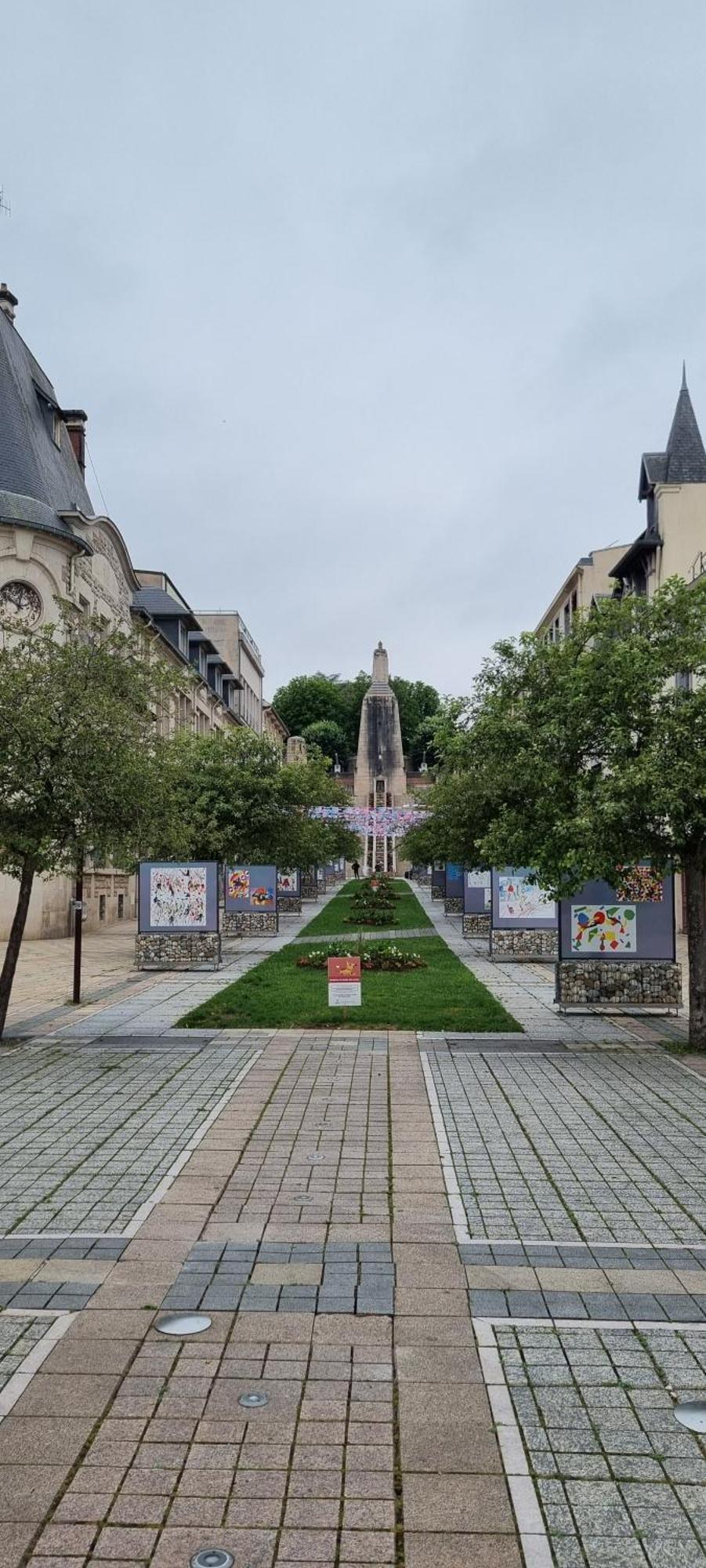 Auberge De Jeunesse - Hi Verdun Bagian luar foto