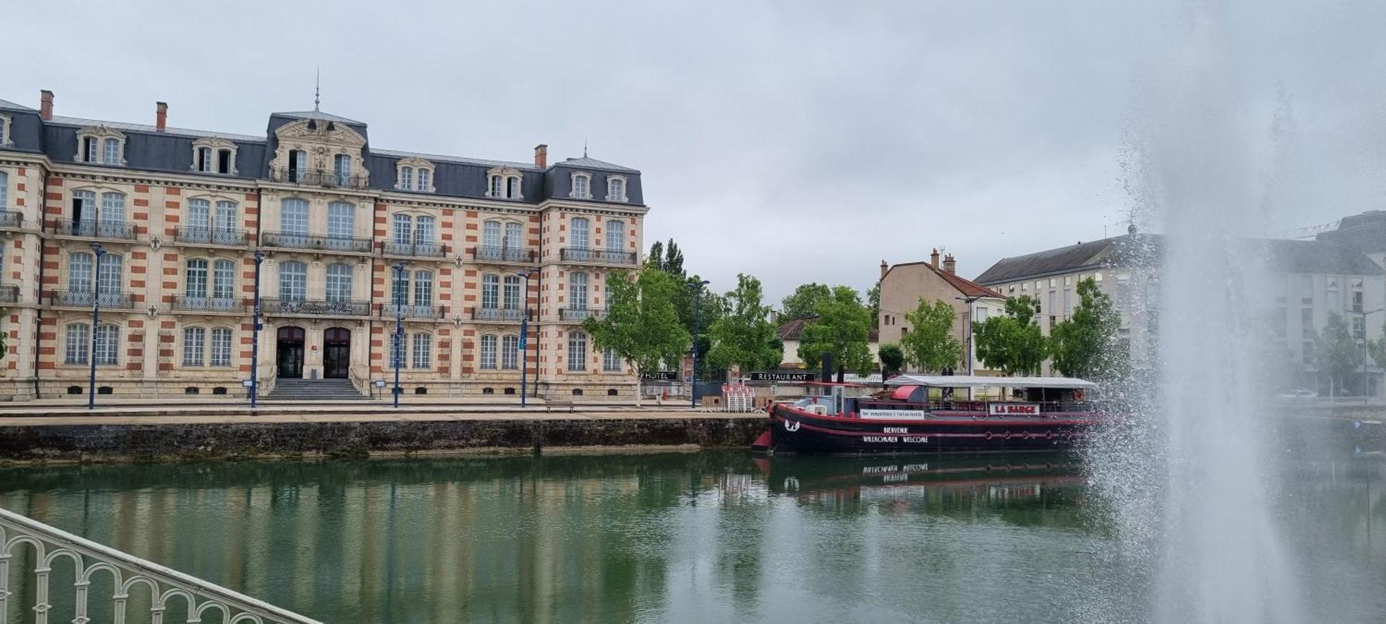 Auberge De Jeunesse - Hi Verdun Bagian luar foto
